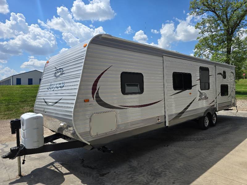 lot 4 image: 2015 Jayco 32 IBTS Camper