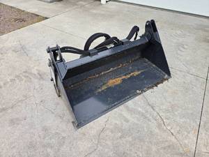 lot 29 image: Wolverine Mini Jaw Bucket 48
