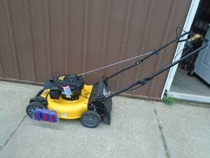 Dewalt rear wheel drive self propelled mower. Looks nearly new. Tested & works. As shown.
