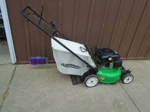 lot 101 image: Lawn Boy self propelled mower with bagger. Electric start. Kohler motor. As shown.