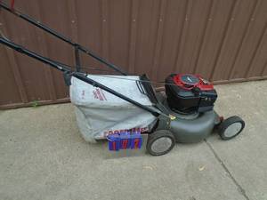 lot 102 image: Craftsman 6.5 push mower with bag. Used condition. Tested & works. As shown.