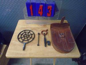 lot 143 image: Sight from gun mount in leather case approx. 5. As shown.
