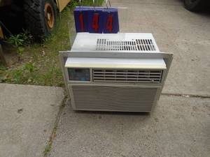 lot 144 image: 5-6000 BTU window ac 110 volt. Used but working condition. As shown.