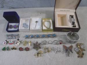 lot 7 image: (EC1) Assorted Fashion Jewelry and ...