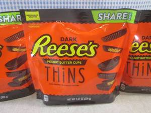 lot 186 image: (B-3) 3 Share Pack Bags Reeses Dark...