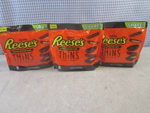 lot 187 image: (B-3) 3 Share Pack Bags Reeses Dark...