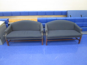 lot 11 image: (2) Benches 5