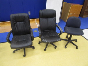 lot 14 image: (3) Office Chairs