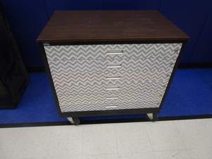 lot 31 image: Rolling Metal Cabinet 2x3x3
