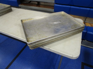 lot 82 image: (8) Alum Baking Sheets 18x25