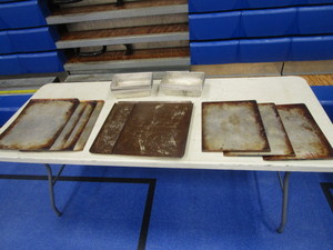 lot 84 image: (16) Alum Cake Pans 6x10 & (9) Alum Baking Sheets