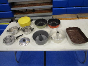 lot 86 image: Alum Pots & Cake Pans