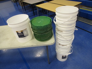 lot 98 image: (10) 5gal Pickle Buckets wRubber Seal Lids