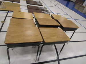 lot 107 image: (8) Adjustable Height Flip Top Student Desks