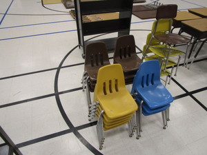 lot 111 image: (20) Student Chairs 12 Seat Height