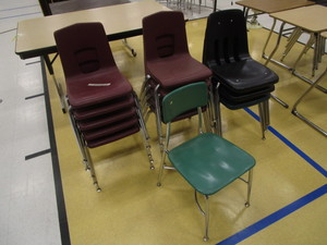 lot 116 image: (18) Student Chairs 16 Seat Height