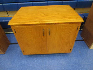 lot 139 image: Cabinet 25x37x31