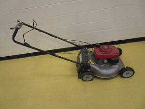 lot 144 image: Honda Self Propelled Lawn Mower