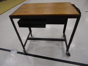 lot 192 image: Metal AV Cart 23x39x36
