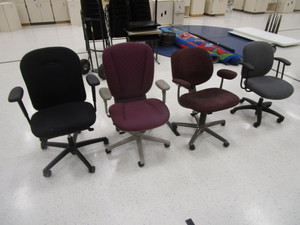 lot 207 image: (4) Office Chairs