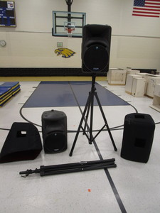 lot 220 image: Mackie SRM 450 Speakers & Yorkville Tripods
