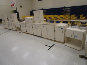 lot 254 image: Misc Kitchen Cabinets (see pics)