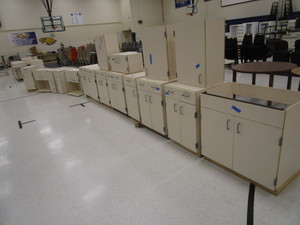 lot 255 image: Misc Kitchen Cabinets (see pics)
