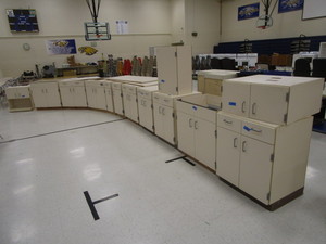 lot 256 image: Misc Kitchen Cabinets (see pics)