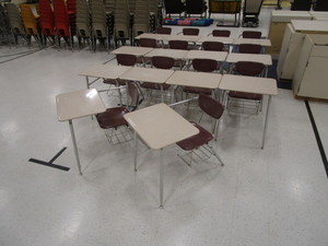 lot 260 image: (14) Student DeskChair 18 Seat Height