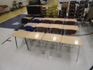 lot 262 image: (14) Student DeskChair 18 Seat Height