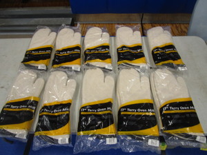 lot 96 image: (10) Pairs of (New) Oven Mitts