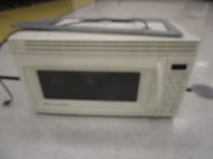 lot 187 image: Amana Radarange Over Stove Microwave wExhaust fan