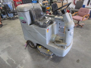 lot 2 image: Advance Advenger Floor Scrubber (needs work)