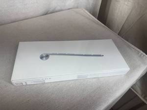 lot 7 image: Apple Wireless Keyboard