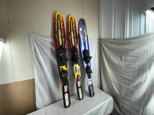 lot 14 image: Water Skis and Slalom Ski