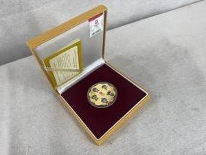 lot 17 image: Beijing 2008 Summer Olympics Commemorative Medallion