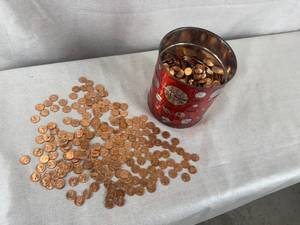 lot 19 image: Can of 1964 Canadian Pennies - 18 Pounds