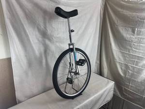 lot 21 image: Torker Unistar Unicycle