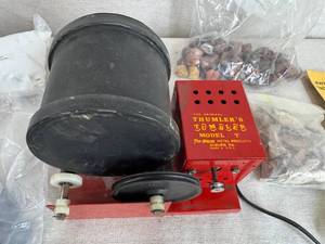 lot 23 image: Thumlers Rock Tumbler Model T w Grit