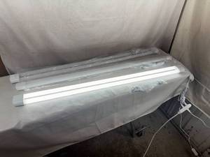 lot 35 image: Plastic Tube Lights