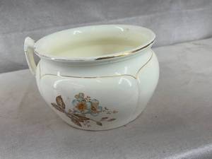 lot 41 image: Chamber Pot