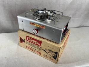 lot 44 image: Coleman Aluminum Picnic Stove