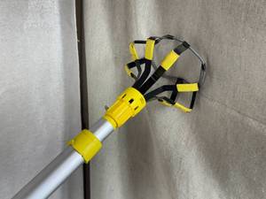 lot 47 image: Mr. Longarm Telescoping Light Bulb Changer