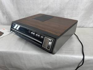 lot 50 image: RCA SelectaVision VideoDisc Player SFT 100