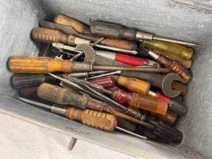 lot 62 image: Box of Miscellaneous Tools