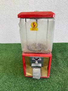 lot 54 image: Vending Machine