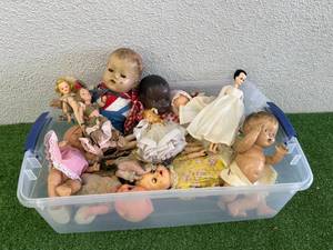 lot 82 image: Tote of Vintage Dolls