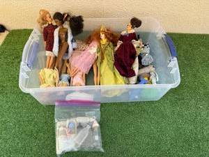 lot 83 image: Tote of Vintage Dolls