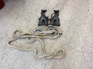 lot 132 image: Jack Stands & Tow Rope