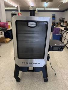 lot 146 image: Pit Boss Pro Series Smoker